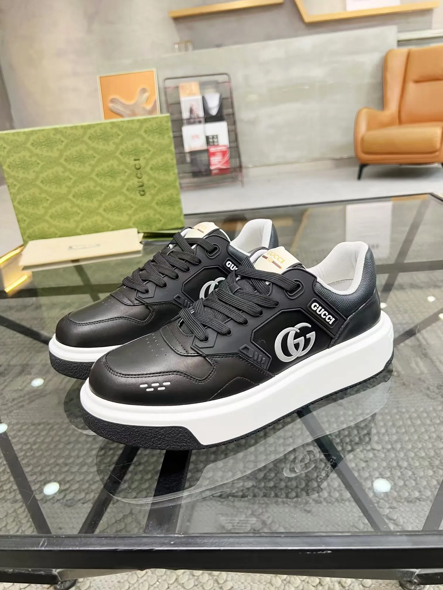 Men's Men's Shoes Men's Men's 💰460 new men's shoes GUCCI [Lightning] latest shoes shipped. Original quality, fashionable, made of special materials, sheepskin lining, brand new packaging. The foot feels super comfortable and the workmanship is impeccable. Size: 38-45